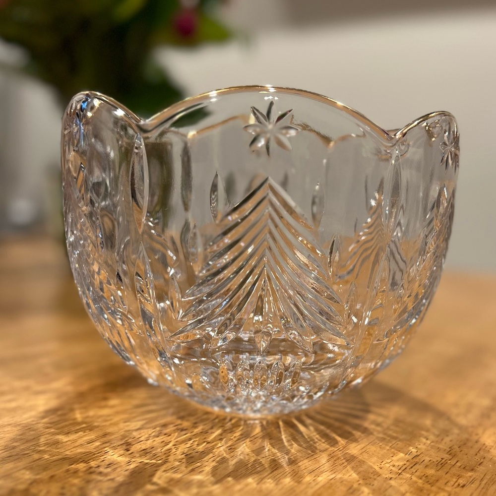 Mikasa Crystal Cut Christmas Tree Pattern Bowl🎄